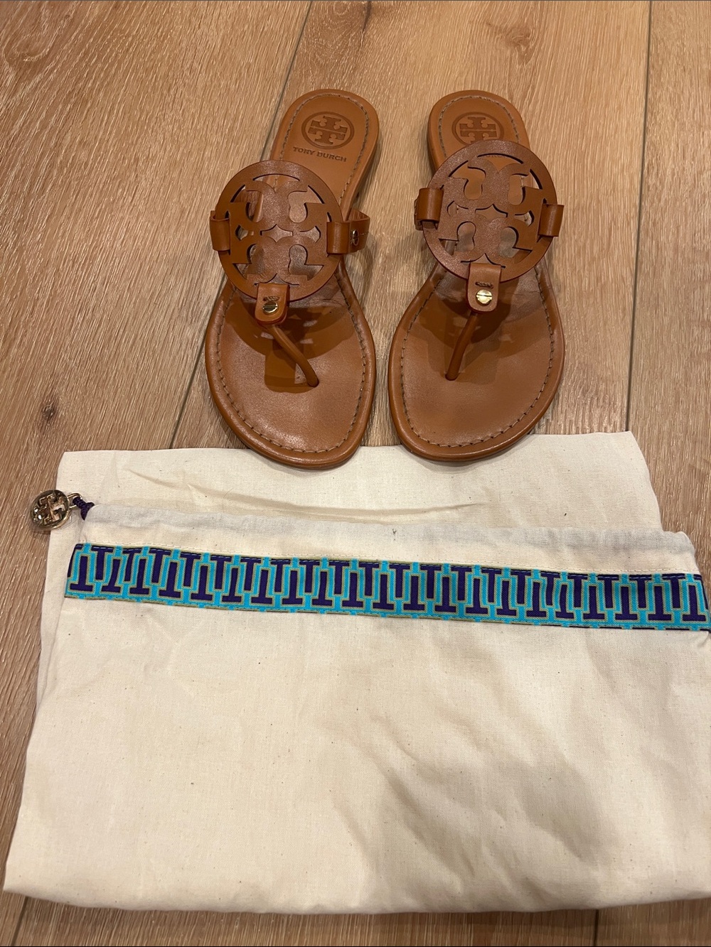 Tory Burch Leather Logo Thong Sandals - Brown - Picture 4 of 7